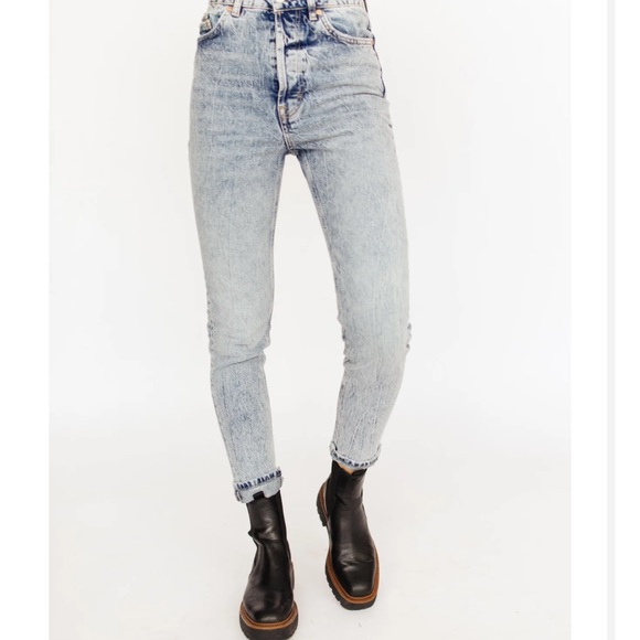 NEW! Free People /bayek denim acid wash jeans